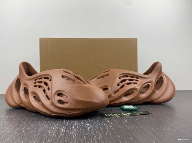 Yeezy HP5335 Clay Adidas Foam Red RNR 1030